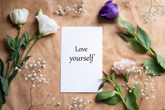 Mengirim bunga ke diri sendiri sebagai bentuk self love